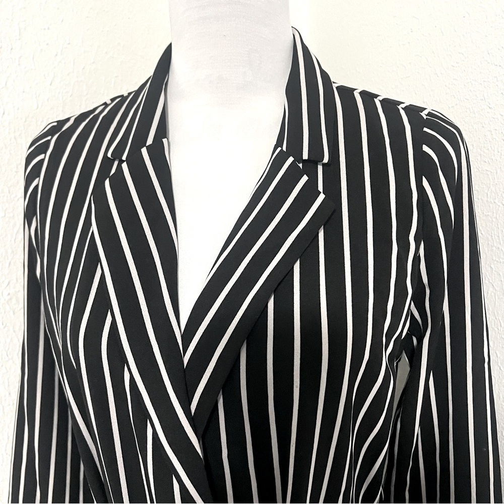 Active USA Women Small Black and White Striped Wrap Dress with Belt and Pockets - Picture 3 of 9